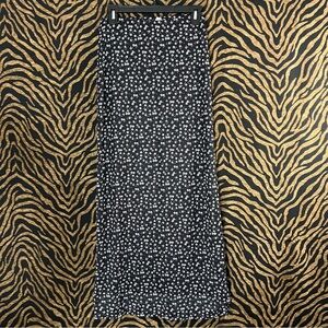 No boundaries Floral Black and White Women's Skirt Size Medium 7-9 EUC